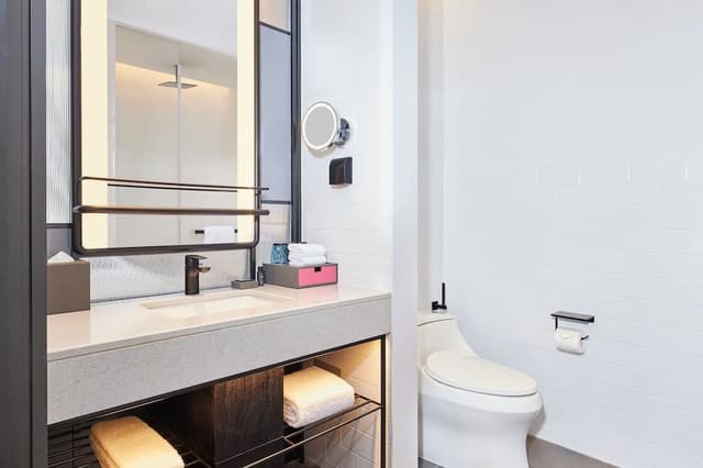 Breezy, Room, 2 Double Beds, Mountain View
