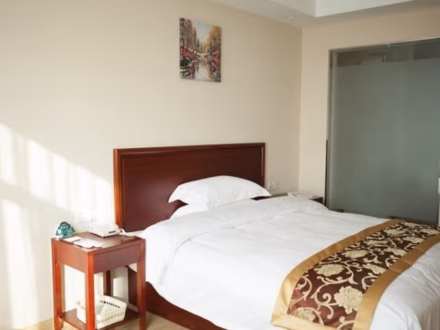 Hotel Queen Room