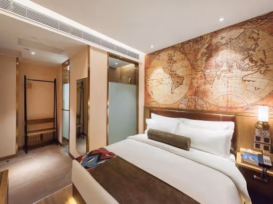 James Joyce - Queen Bed Room