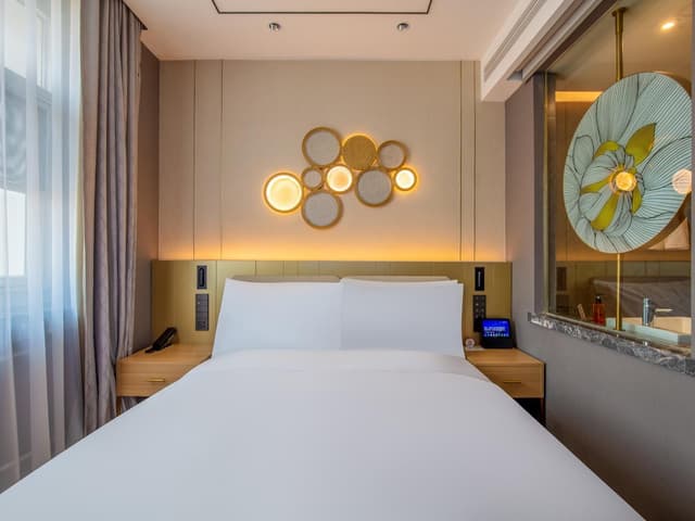 Huazhu - Yueruo Liujin Bed Room