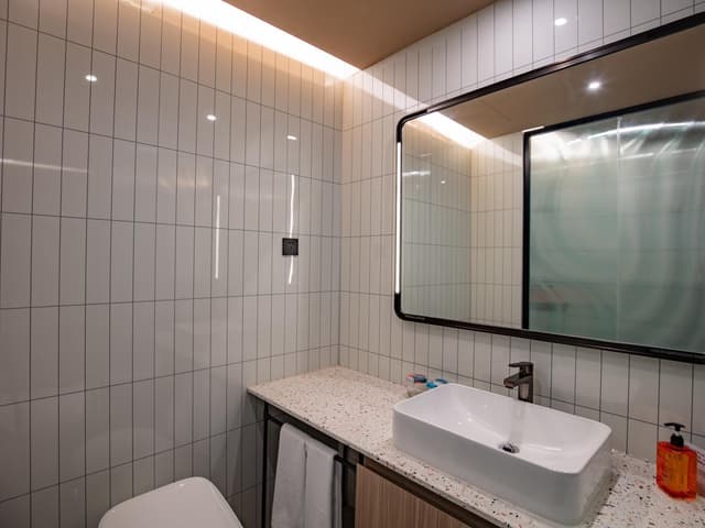 Huazhu - California Sunshine Deluxe 1 Bed Room