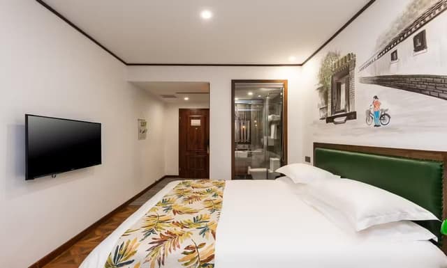 Boutique Queen Room