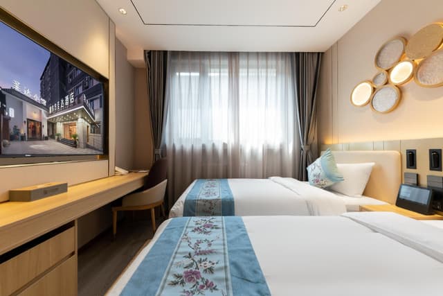 2 Bed Twin Superior Room