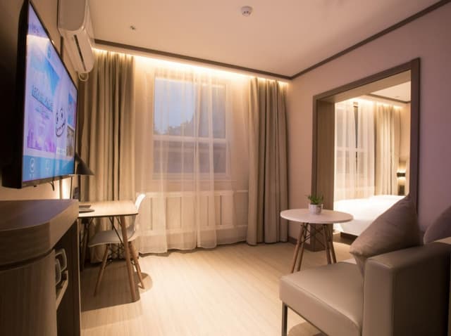 Huazhu - Deluxe Bed Room