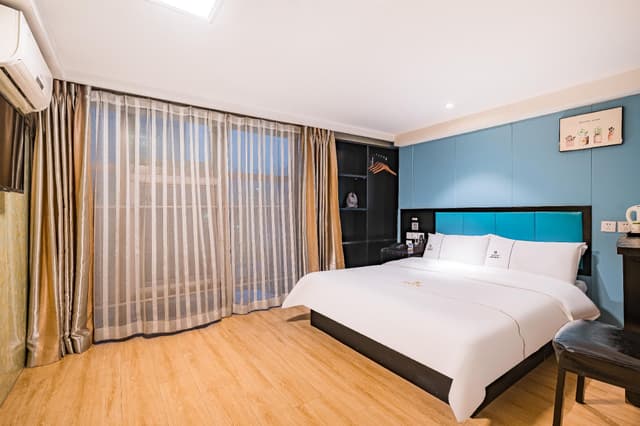 GTI - 1 Bed Guest Room, 1.5M Bed
