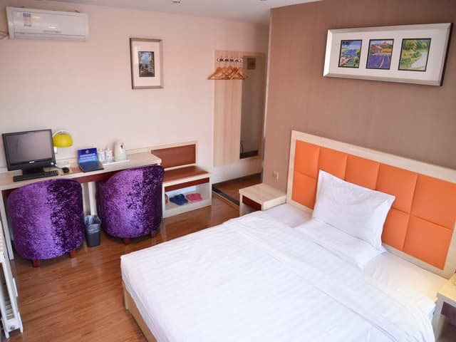 Super8 - Business 1 Bed Room