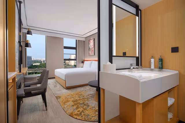 KING GUEST ROOM