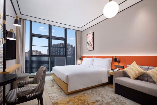 KING GUEST ROOM WITH SOFA BED