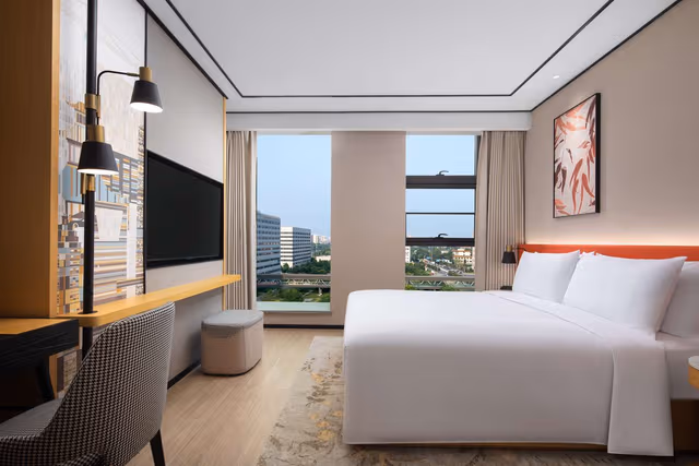 KING GUEST ROOM HIGH FLOOR