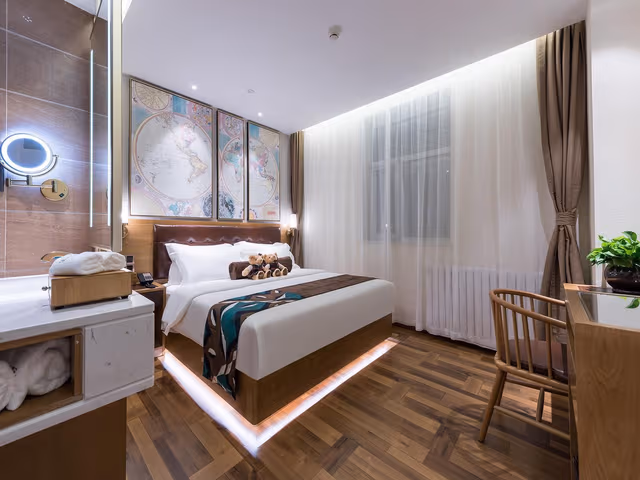 James Joyce - Queen Bed Room