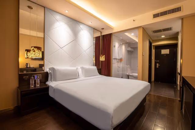 Huazhu - Deluxe Bed Room