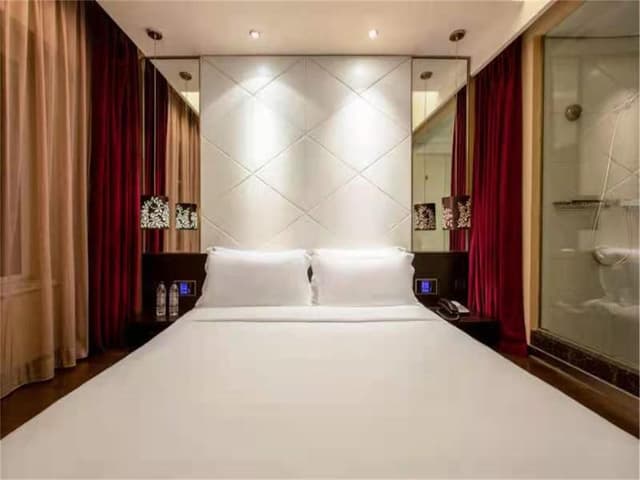Huazhu - Select Deluxe Bed Room