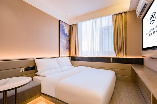 Huazhu - Deluxe Bed Room