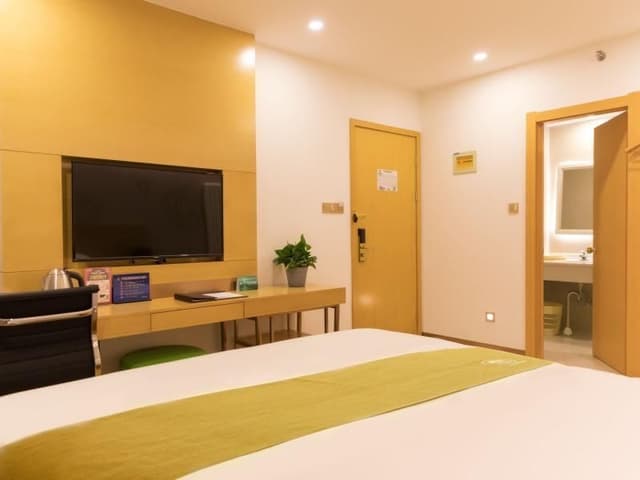 GTI - 1 Bed Guest Room, Inner Window