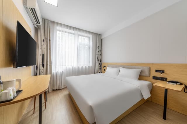 Huazhu - Superior T Bed Room