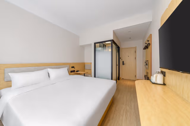 Huazhu - Superior T Bed Room