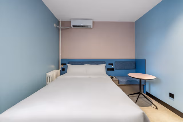 Huazhu - Room With Bed