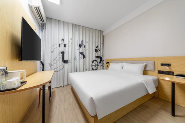 Huazhu - Superior T Bed Room