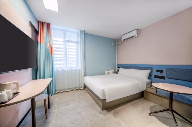 Huazhu - Room With Bed