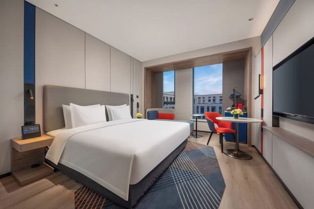 Standard Room, 1 King Bed, Courtyard View