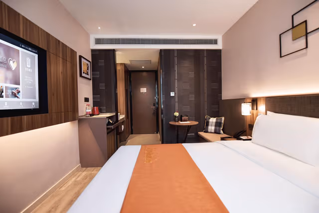 Huazhu - Room With Bed