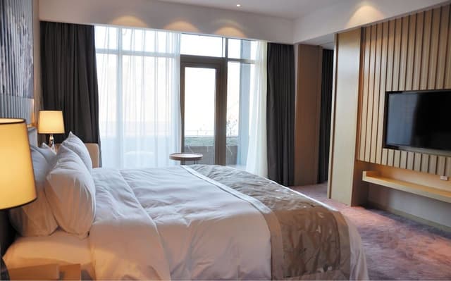 Deluxe Suite