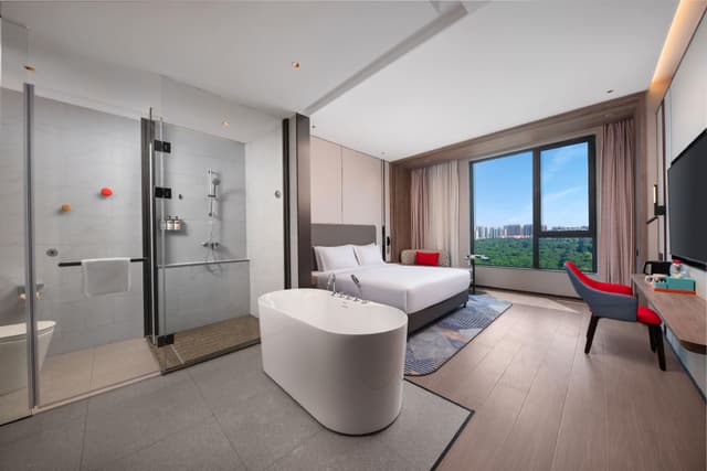 1 King Standard Extra Floor Space with Bath