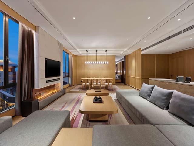 KING DELUXE SUITE