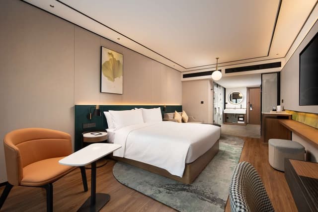 KING SUPERIOR ROOM