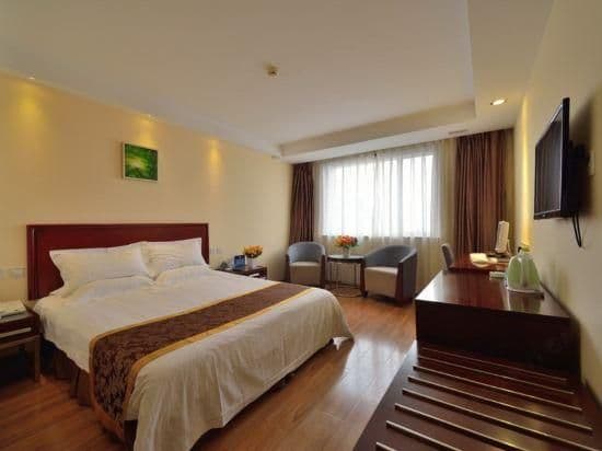 Deluxe Queen Room