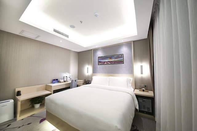 Business Queen Room