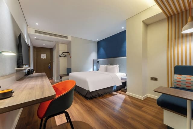 Standard Room, 1 King Bed, River View