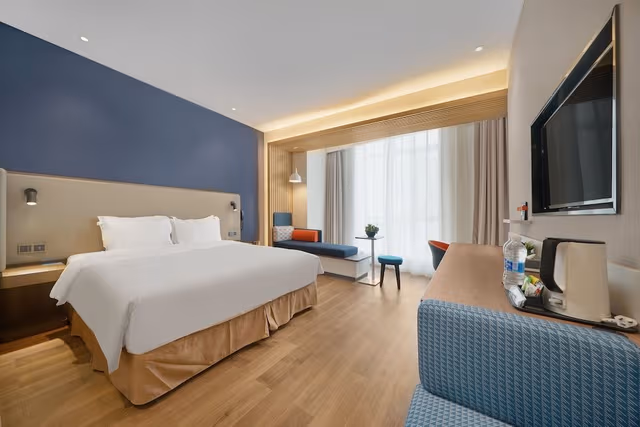 Standard Room, 1 King Bed (Extra Floor Space)