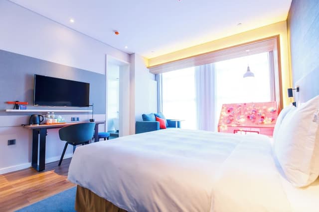 Standard Room, 1 King Bed