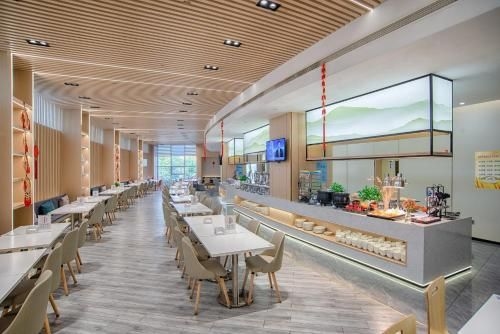 ฮอลิเดย์ อินน์ เอ็กซ์เพรส ไท่อัน ซิตี้เซ็นเตอร์ (Holiday Inn Express Taian City Center)1