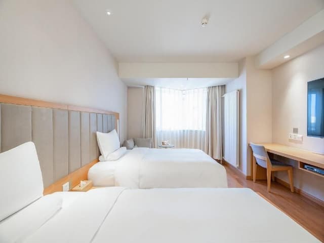 Memory Foam Twin Room