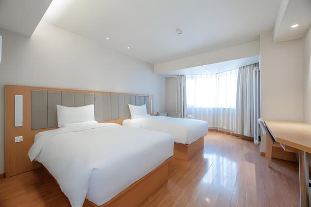 Memory Foam Twin Room