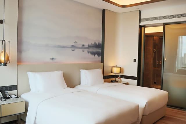 Superior Room, 2 Twin Beds, City View