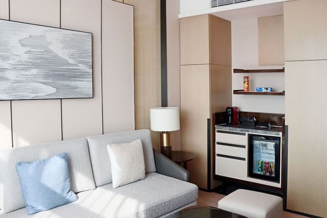 Superior Suite, 1 King Bed, City View (Lounge Access)