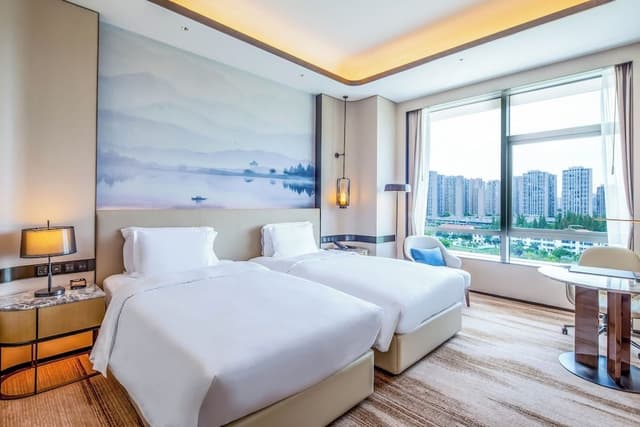 Superior Room, 2 Twin Beds, City View