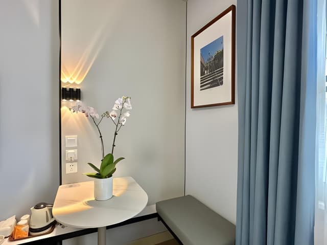 WH - Deluxe Bed Room