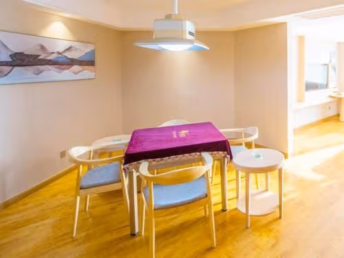 Vienna - Functional Chess Suite Room