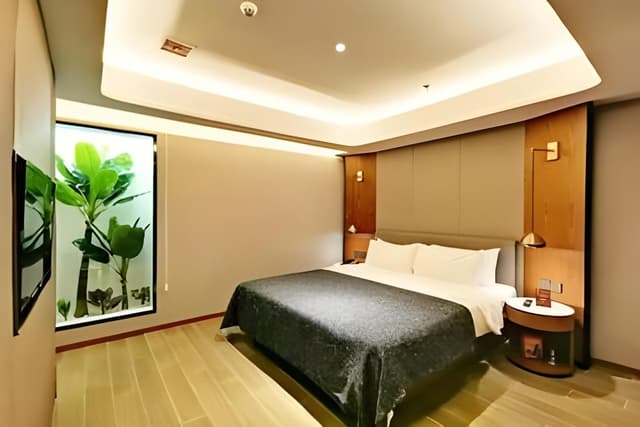 Yitel Huixuan Queen Room