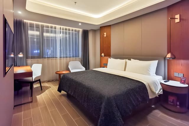 Yitel Deluxe Queen Room
