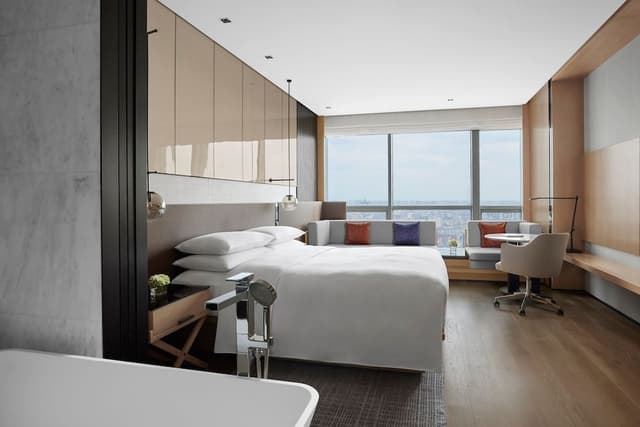 Executive Suite, 1 Double Bed, City View