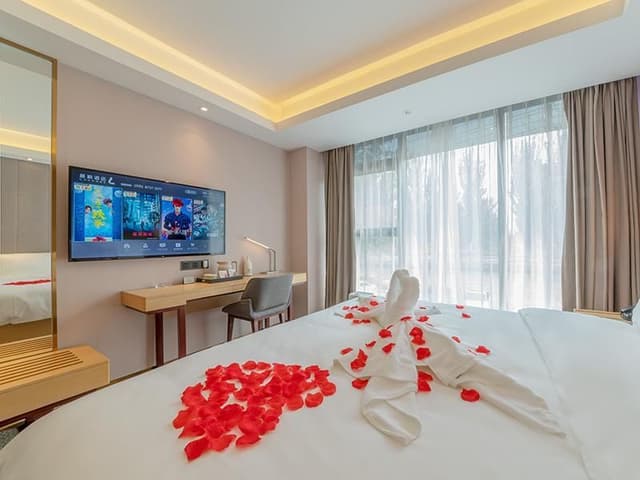 WH - Deluxe Bed Room