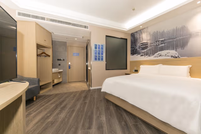 Huazhu - Deluxe Bed Room