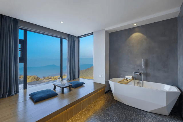 Huazhu - Deluxe Bed Room
