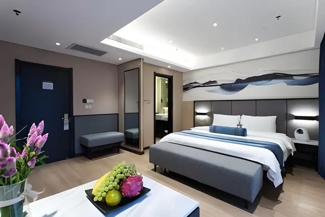 Yitel Deluxe Queen Room