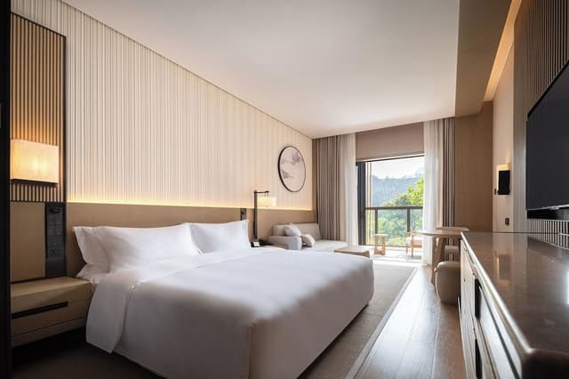 Room, 1 King Bed, River View